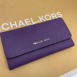 Michael Kors Lg Jet Set Travel Trifold Leather Wallet 
Dark Purple 
NWT
